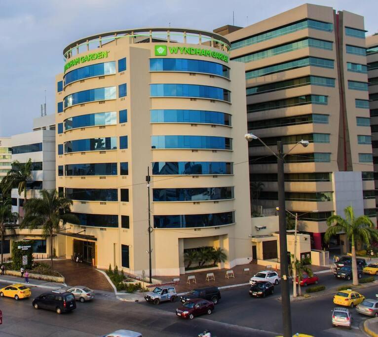 Ecusuites Torresol I Parking Trade Center - Gye Airport Guayaquil Exterior photo